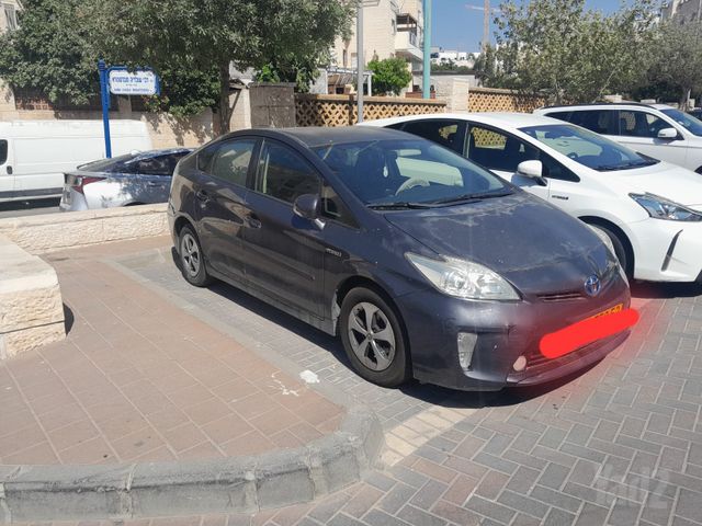 טויוטה פריוס