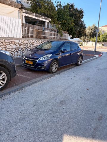 פיג'ו 208