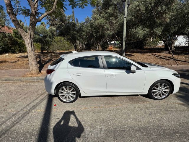 מאזדה 3