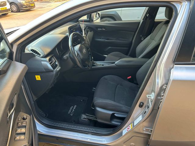 מודעת רכב טויוטה C-HR