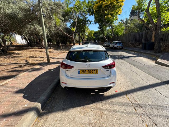 מאזדה 3