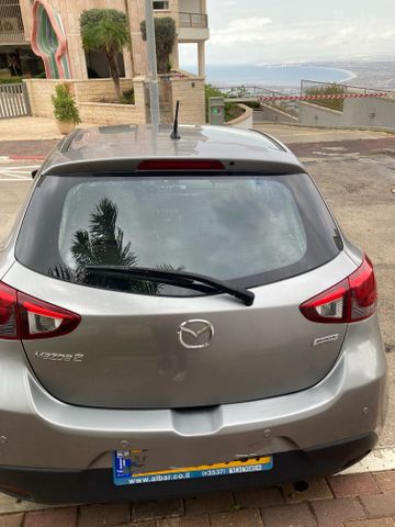 מודעת רכב מאזדה 2