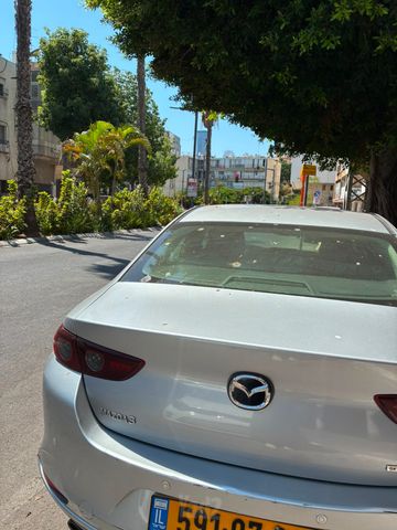 מודעת רכב מאזדה 3