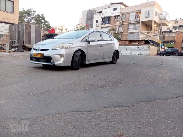 טויוטה פריוס