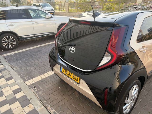 טויוטה אייגו X