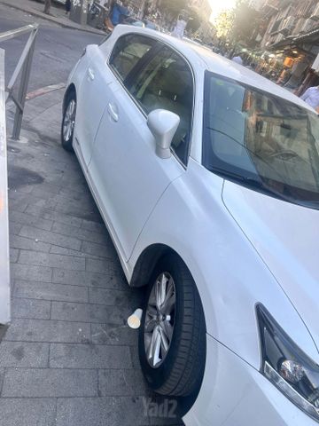 מודעת רכב לקסוס CT