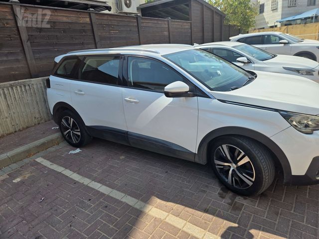 פיג'ו 5008