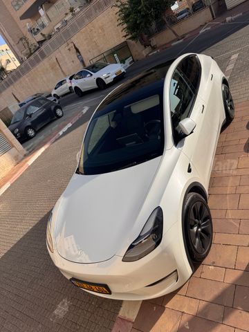 מודעת רכב טסלה מודל Y