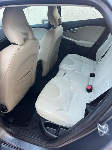 וולוו V40