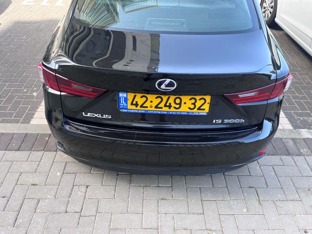 לקסוס IS