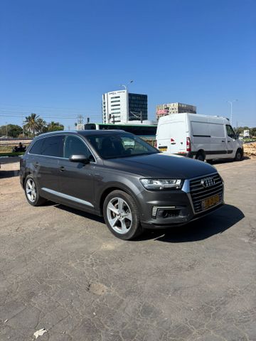 מודעת רכב אאודי Q7