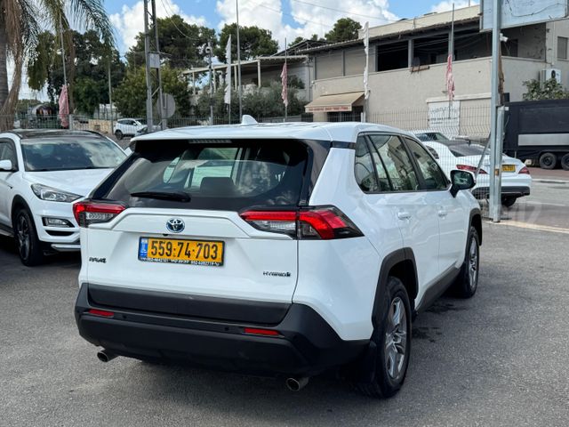 טויוטה RAV4