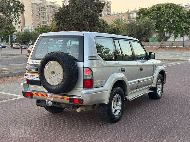 טויוטה לנד קרוזר