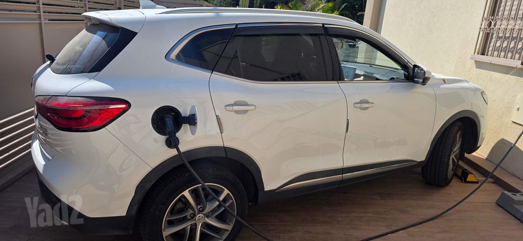 אם ג'י EHS PHEV