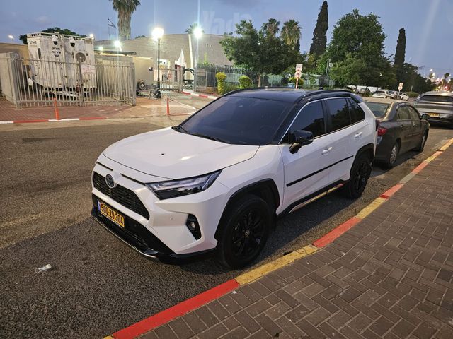 טויוטה RAV4
