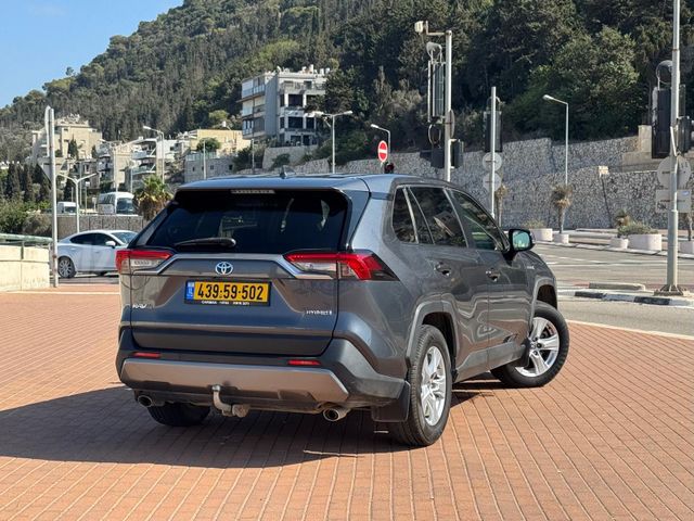 טויוטה RAV4