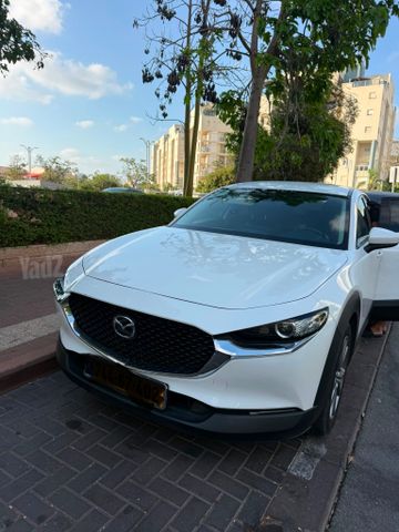מודעת רכב מאזדה CX-30