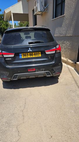 מודעת רכב מיצובישי ASX