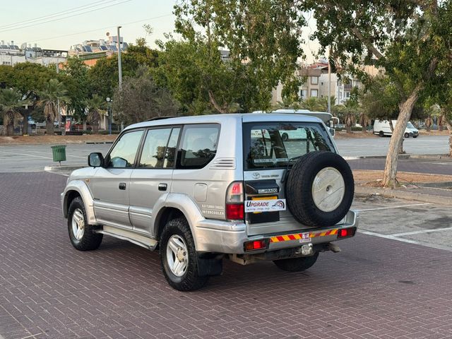 טויוטה לנד קרוזר
