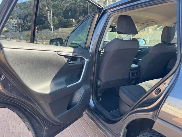 טויוטה RAV4