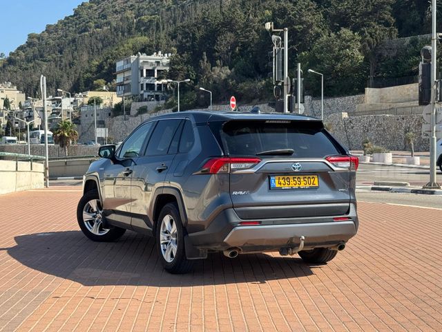 טויוטה RAV4