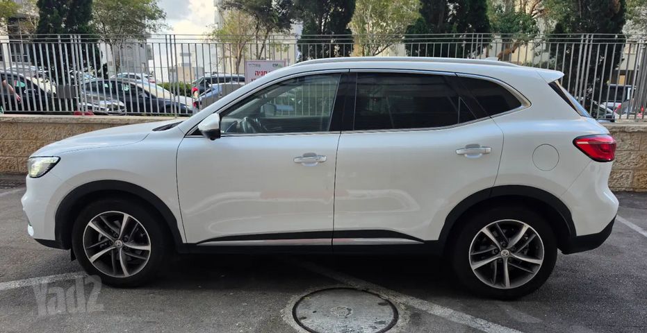 מודעת רכב אם ג'י EHS PHEV