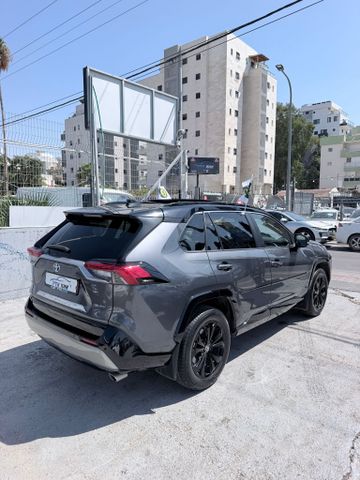 טויוטה RAV4