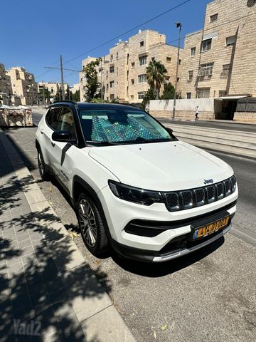 מודעת רכב ג'יפ קומפאס