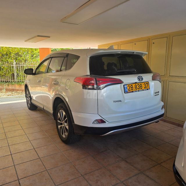 טויוטה RAV4