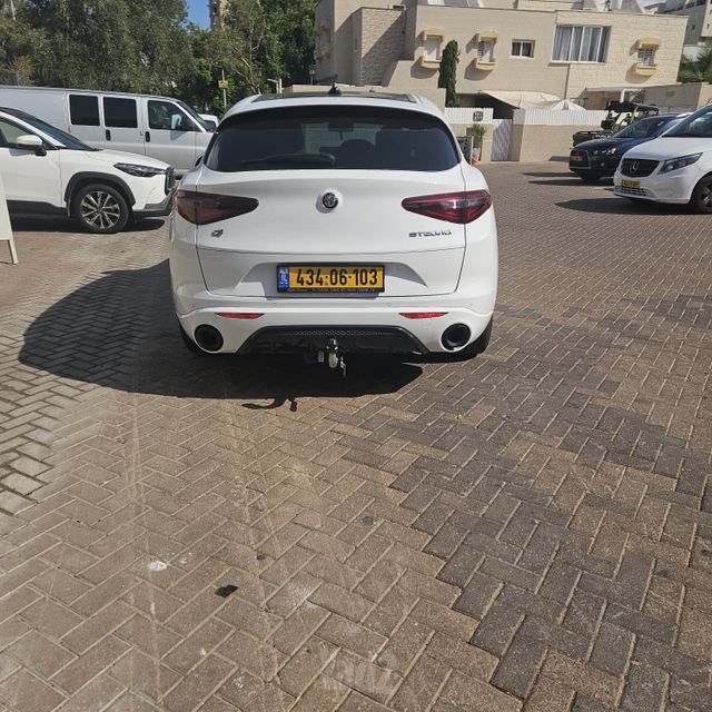 אלפא רומיאו סטלביו