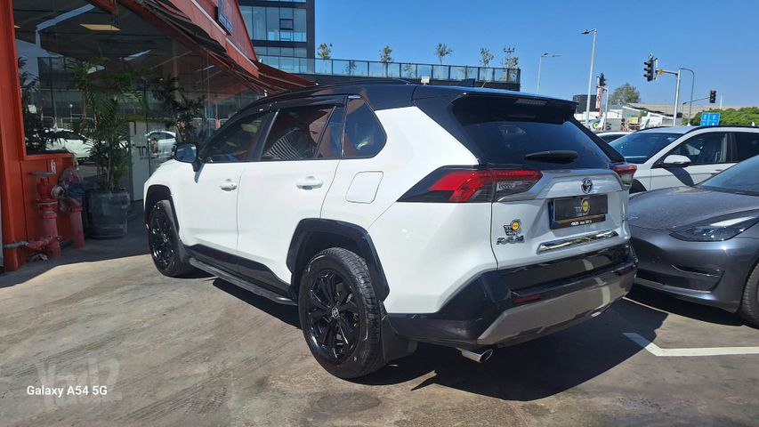 טויוטה RAV4