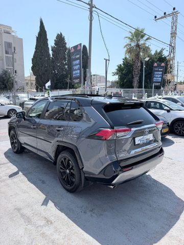 טויוטה RAV4