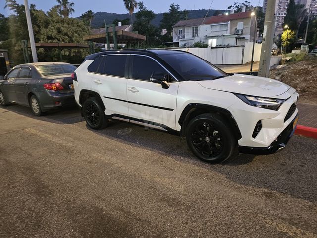 טויוטה RAV4