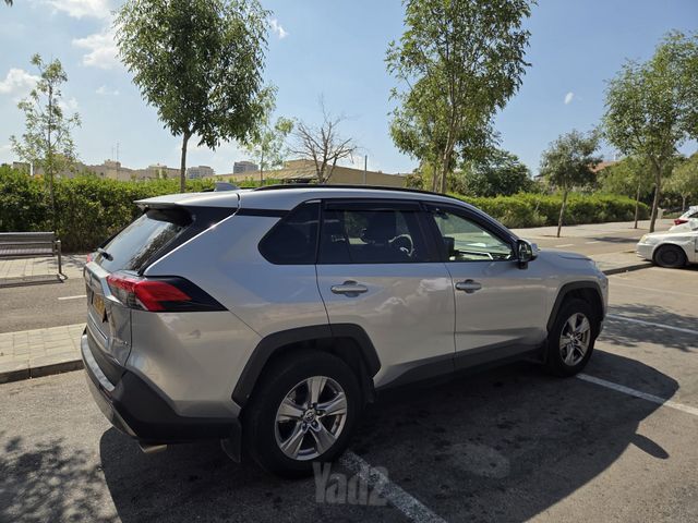 טויוטה RAV4