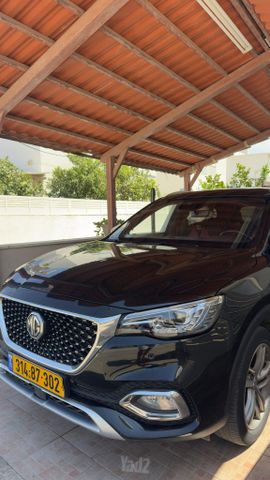 מודעת רכב אם ג'י EHS PHEV