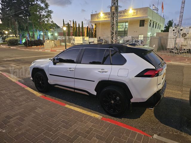 טויוטה RAV4