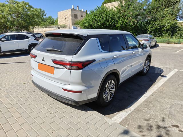 מיצובישי אאוטלנדר