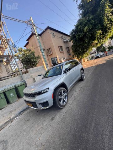 מודעת רכב ג'יפ גרנד צ'ירוקי