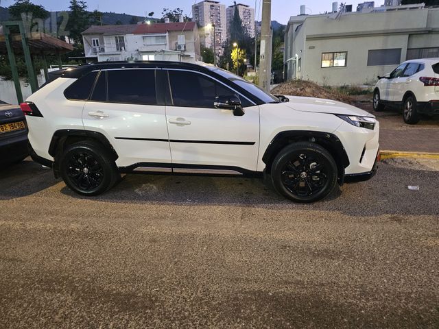 טויוטה RAV4
