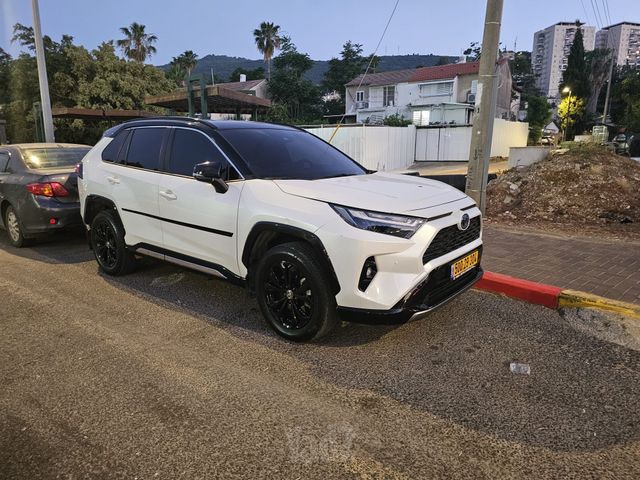 טויוטה RAV4