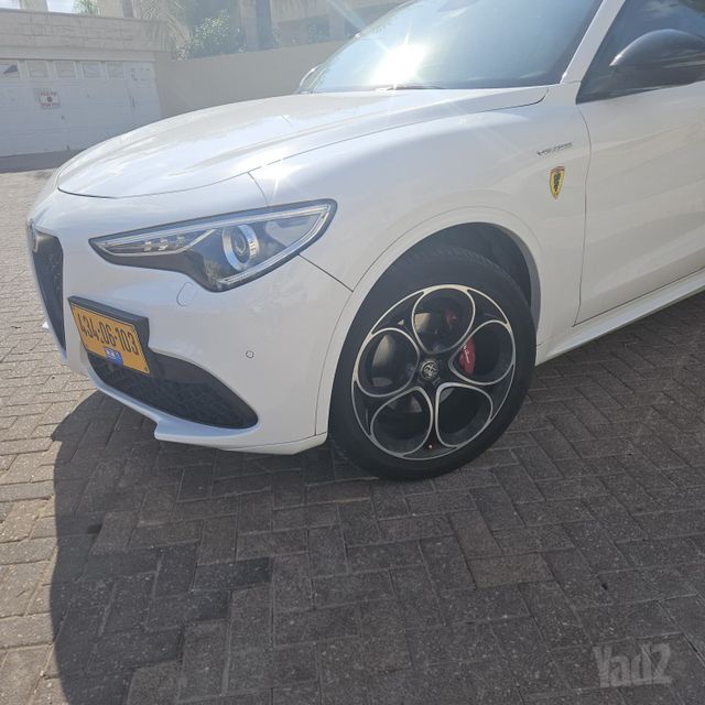 אלפא רומיאו סטלביו