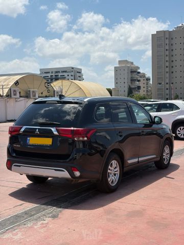 מיצובישי אאוטלנדר