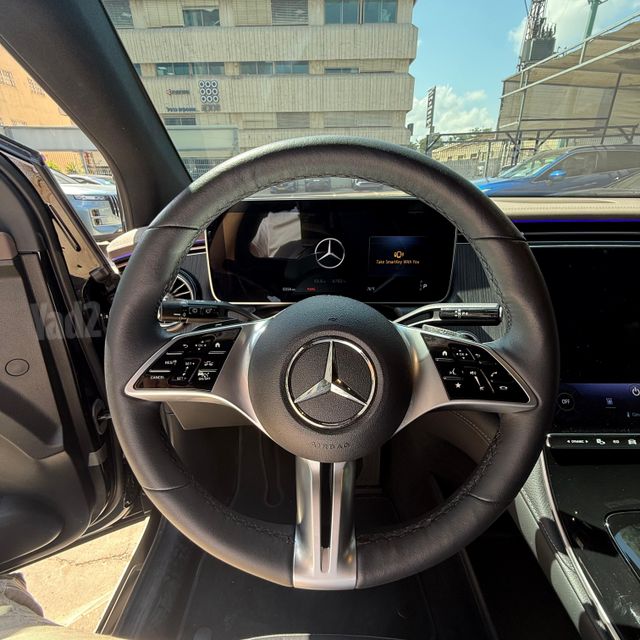 מרצדס-בנץ EQE SUV
