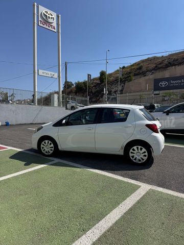 טויוטה יאריס
