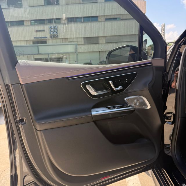מרצדס-בנץ EQE SUV
