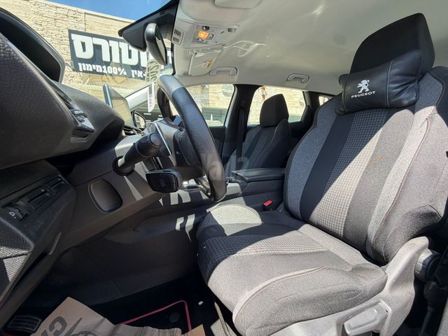 פיג'ו 3008