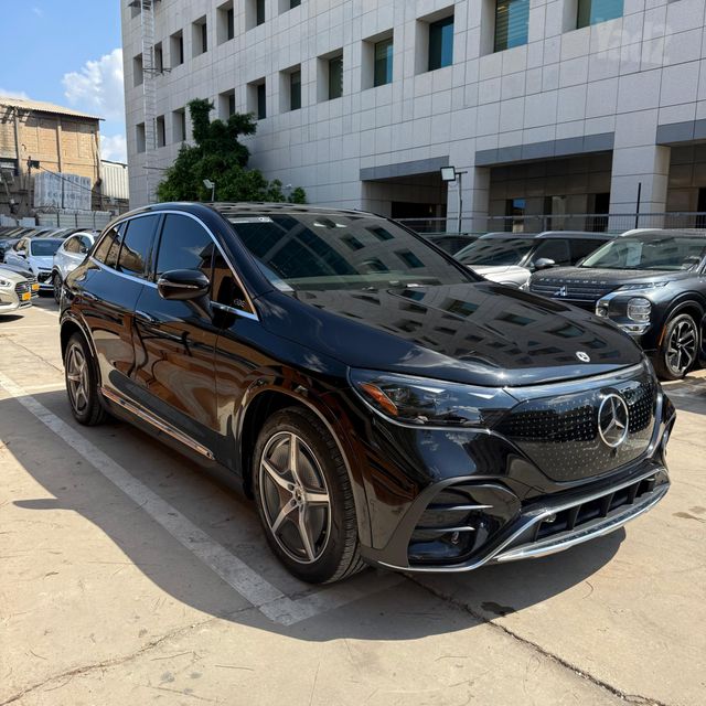 מרצדס-בנץ EQE SUV