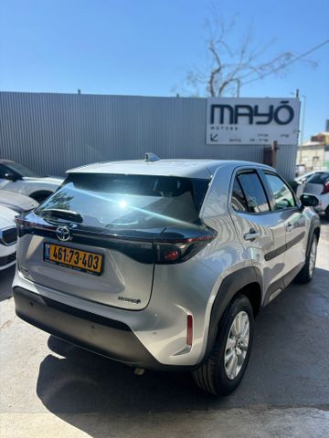 טויוטה יאריס קרוס