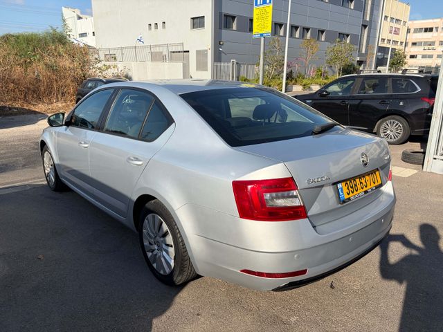סקודה אוקטביה