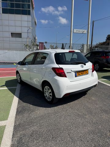 טויוטה יאריס